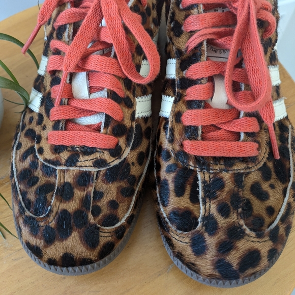 Adidas Women's Leopard Print Sneakers with Red Accents - Picture 4 of 9
